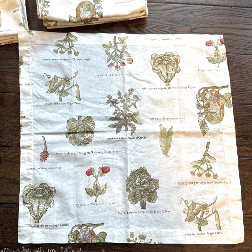 Pottery Barn Set of 4 - 19" Botanical Fruit and Vegetable -Spring Garden Napkins